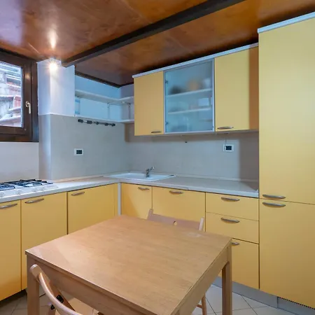 Ihost Monza 15b Apartman